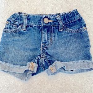 •Short Jeans (4T)